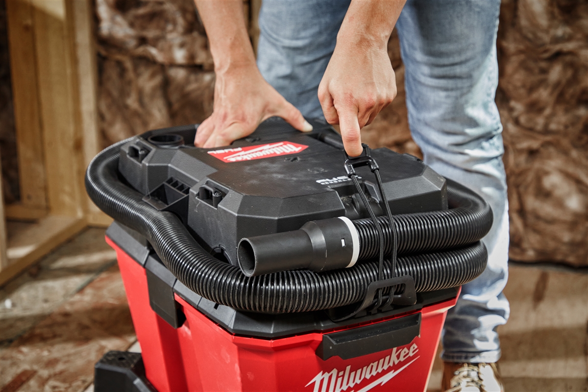 Milwaukee M18 Fuel 6 Gallon outlets Cordless Wet/Dry Shop Vacuum